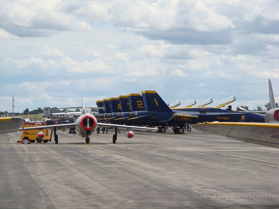 Willow Run Airshow [2009 July 18] 081.JPG - Scenes from the Thunder Over Michigan Air Show at Willow Run Airport